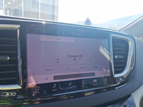 Used 2023 Chrysler Pacifica Touring-L image 28