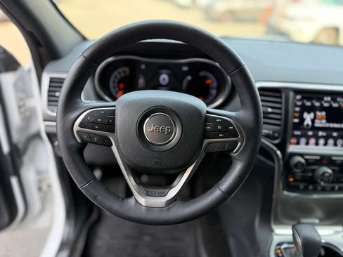 Used 2018 Jeep Grand Cherokee Limited AWD/4WD image 6