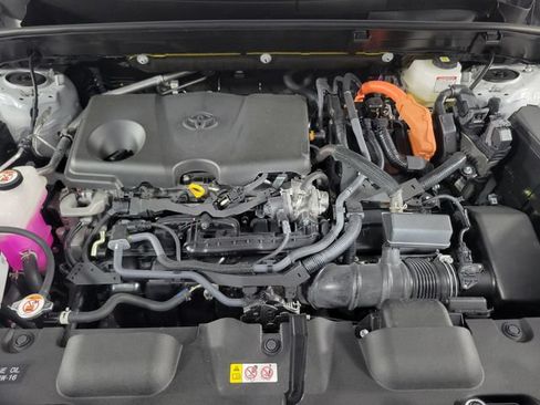 Used 2023 Toyota Venza LE AWD/4WD image 13