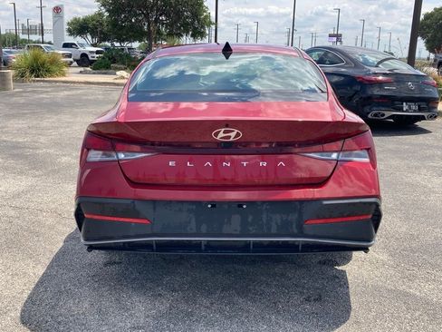 Used 2024 Hyundai Elantra SEL FWD image 5