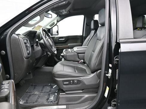 Used 2021 Chevrolet Silverado 1500 LT w/ Convenience Package II RWD image 11