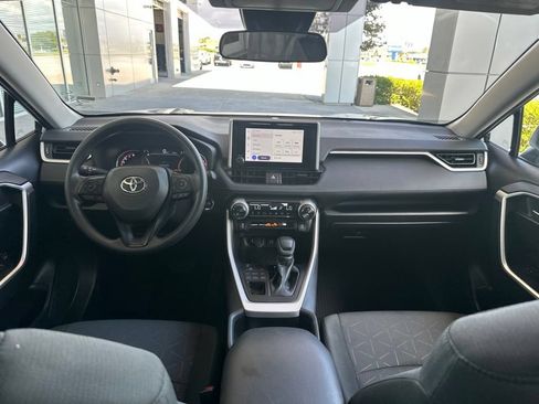 Used 2025 Toyota RAV4 XLE AWD/4WD image 22