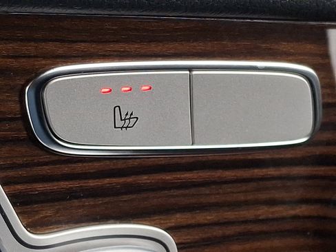 Used 2021 Mercedes-Benz GLC 300 4MATIC image 25