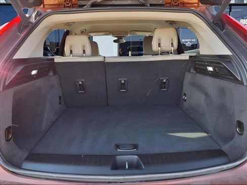 Used 2019 Cadillac XT4 Premium Luxury image 4