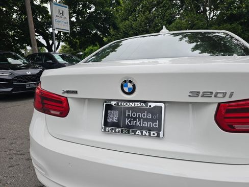 Used 2016 BMW 320i xDrive Sedan AWD/4WD image 15