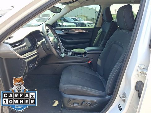 Used 2022 Jeep Grand Cherokee Laredo w/ Luxury Tech Group I AWD/4WD image 13