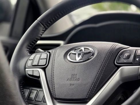 Used 2016 Toyota Highlander Limited Platinum image 13