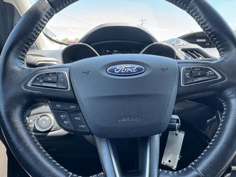 Used 2017 Ford Escape SE w/ SE Sport Appearance Package AWD/4WD image 16