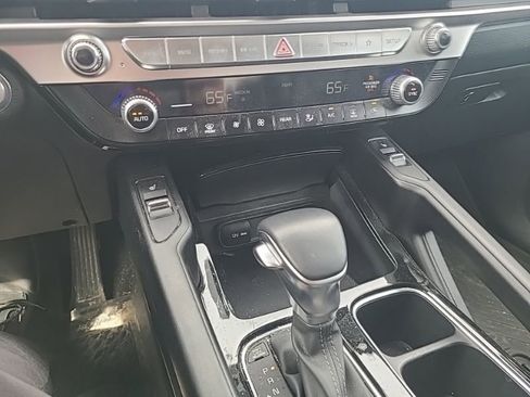 Used 2024 Kia Telluride S image 16