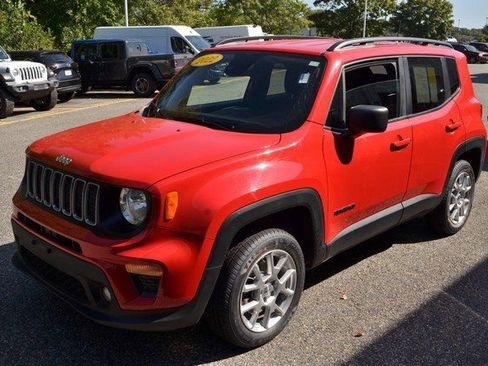 Used 2022 Jeep Renegade Latitude image 4