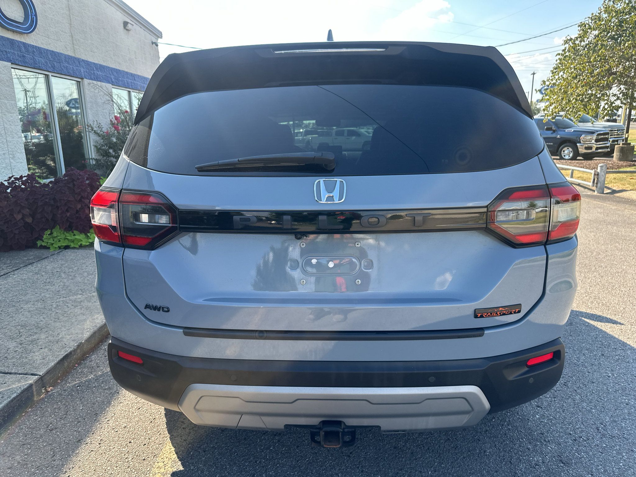 Used 2025 Honda Pilot TrailSport image 5