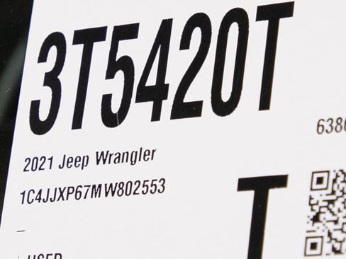 Used 2021 Jeep Wrangler Unlimited Sahara w/ Cold Weather Group AWD/4WD image 28