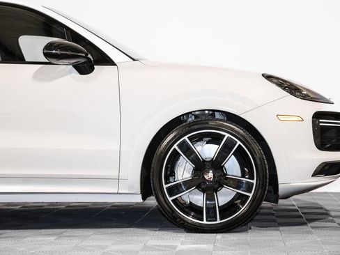 Used 2019 Porsche Cayenne Turbo image 3