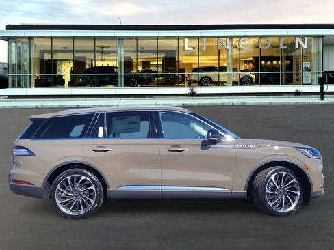 New 2025 Lincoln Aviator Reserve image 3