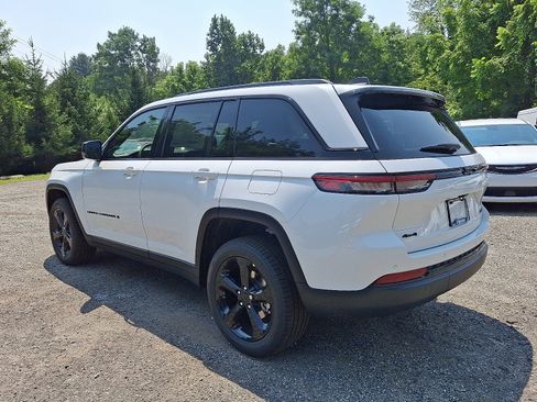 New 2025 Jeep Grand Cherokee Limited w/ Black Appearance Package image 3