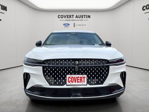 Used 2024 Lincoln Nautilus Premier AWD/4WD image 8