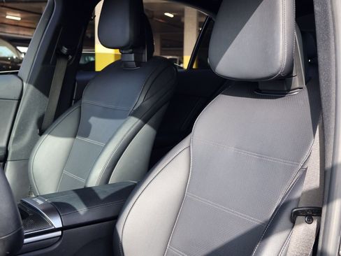 Used 2023 Mercedes-Benz C 300 Sedan image 5