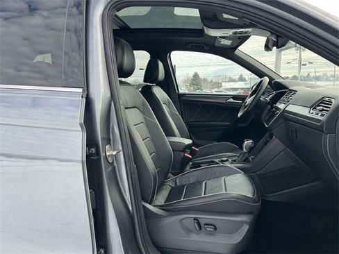Used 2022 Volkswagen Tiguan SEL R-Line image 19
