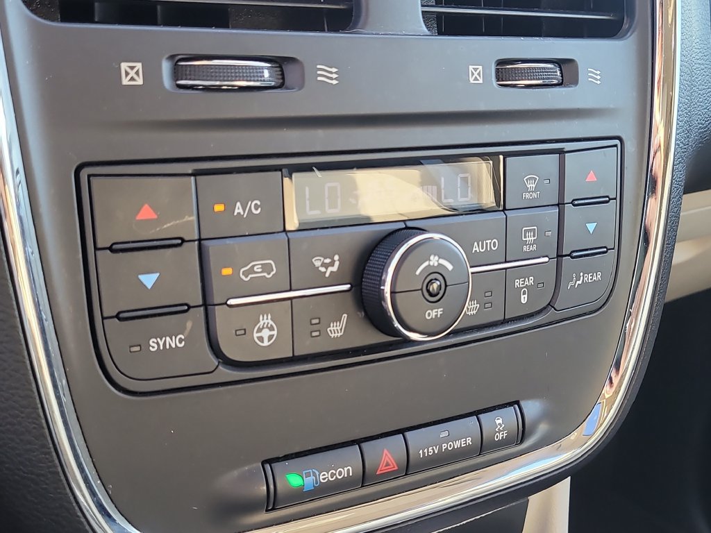 Used 2016 Chrysler Town & Country Touring-L FWD image 24