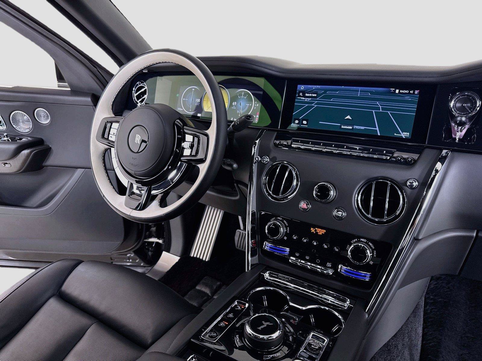 Used 2025 Rolls-Royce Cullinan AWD/4WD image 35