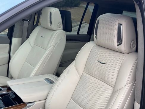 Certified 2025 Cadillac Escalade ESV Sport Platinum image 58