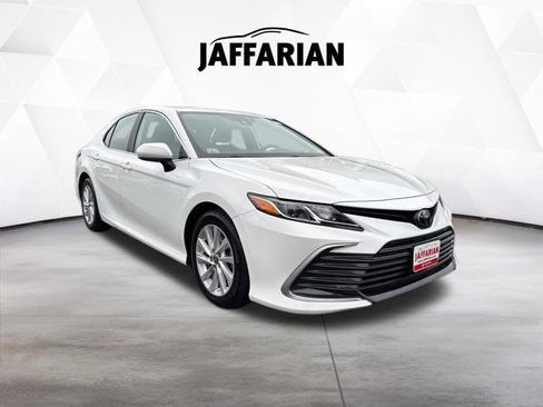 Certified 2022 Toyota Camry LE image 1