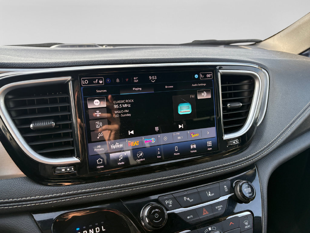 Used 2024 Chrysler Pacifica Premium FWD image 25