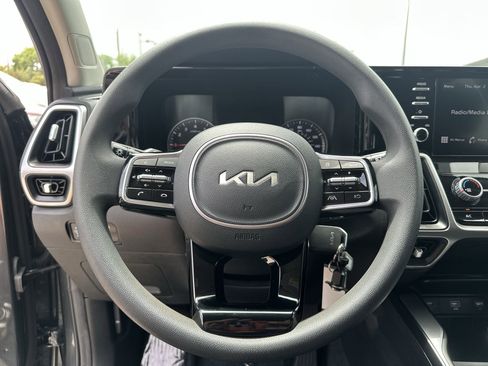 Used 2023 Kia Sorento LX image 11