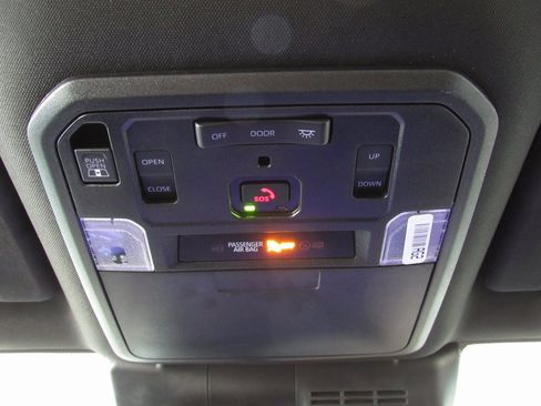 Certified 2025 Toyota Tacoma TRD Off-Road image 31