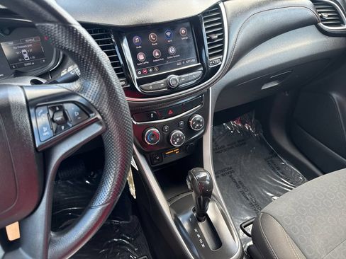 Used 2021 Chevrolet Trax LS AWD/4WD image 21