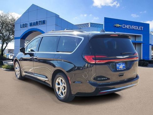 Used 2023 Chrysler Pacifica Limited image 4
