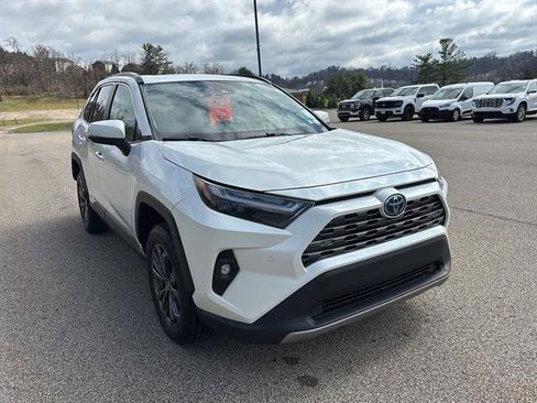 Used 2022 Toyota RAV4 Limited AWD/4WD image 6