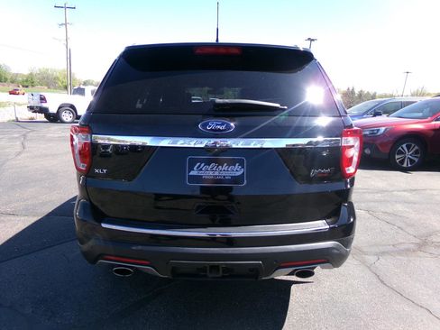 Used 2018 Ford Explorer XLT w/ Equipment Group 202A AWD/4WD image 4