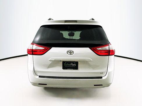 Used 2017 Toyota Sienna LE FWD image 7