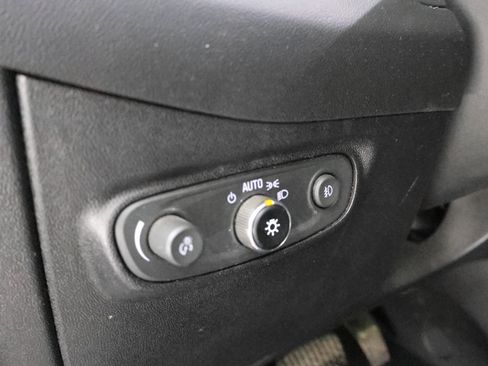 Used 2018 Chevrolet Equinox Premier image 40