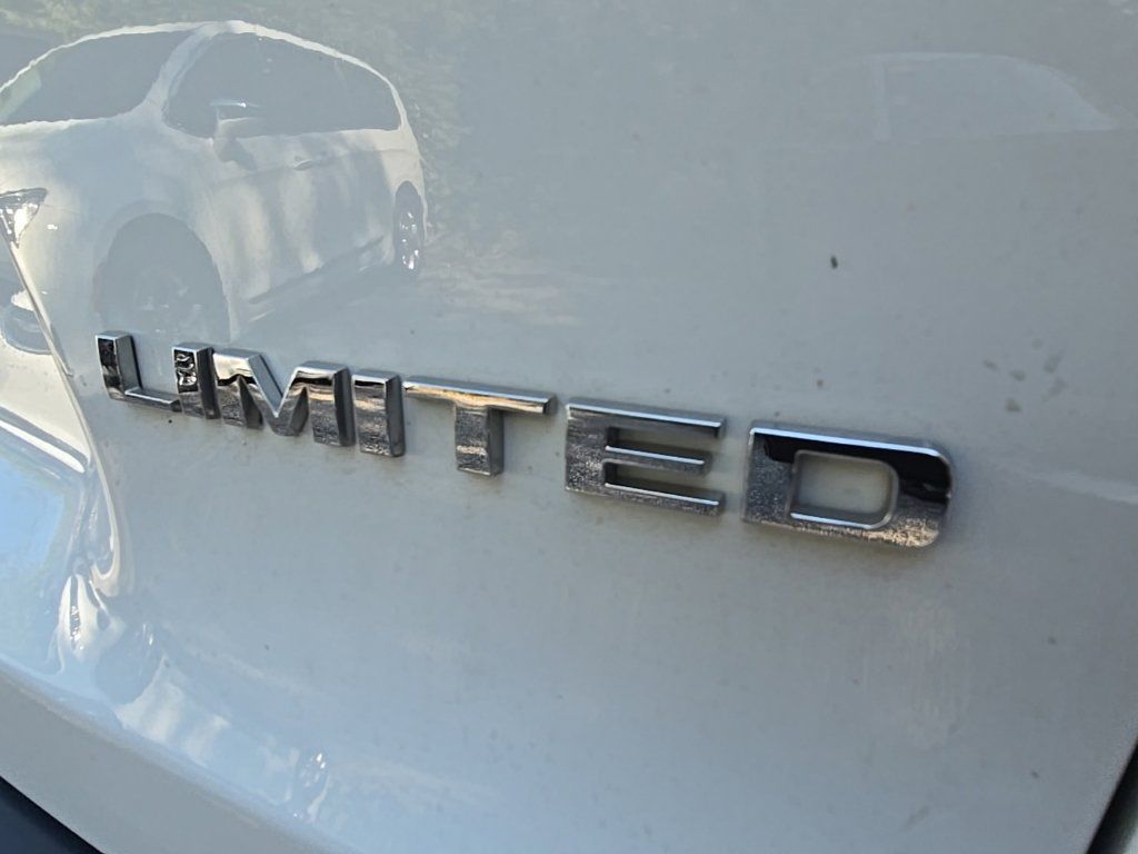 Used 2022 Jeep Cherokee Limited AWD/4WD image 15