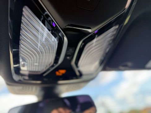 Used 2022 BMW 750i xDrive w/ M Sport Package image 33