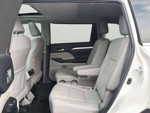 Used 2017 Toyota Highlander XLE AWD/4WD image 16