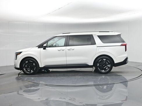 Used 2025 Kia Carnival EX image 28