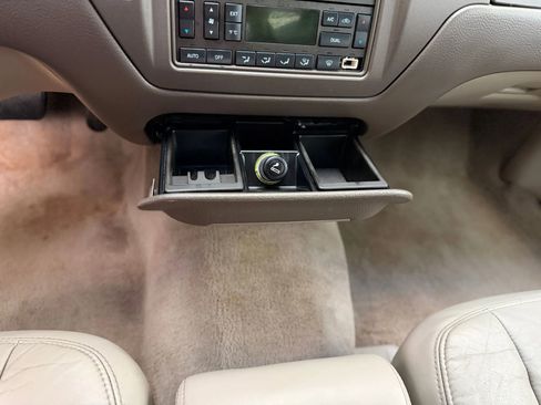 Used 2005 Lincoln Town Car Signature image 37