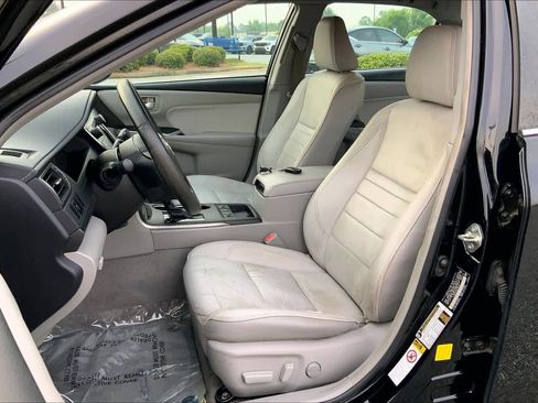 Used 2016 Toyota Camry XLE image 8