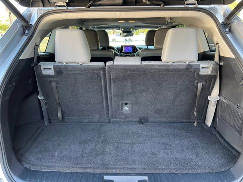 Used 2023 Toyota Highlander XLE FWD image 11