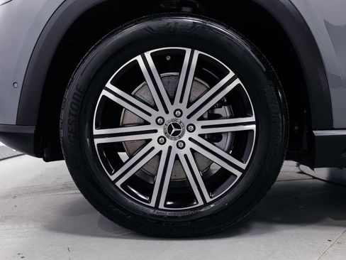 Used 2025 Mercedes-Benz GLE 450e 4MATIC w/ Driver Assistance Package image 38