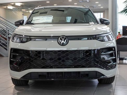 New 2026 Volkswagen Tiguan SE R-Line image 4