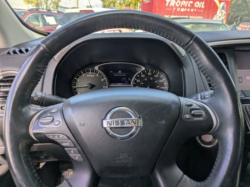 Used 2018 Nissan Pathfinder SV image 27