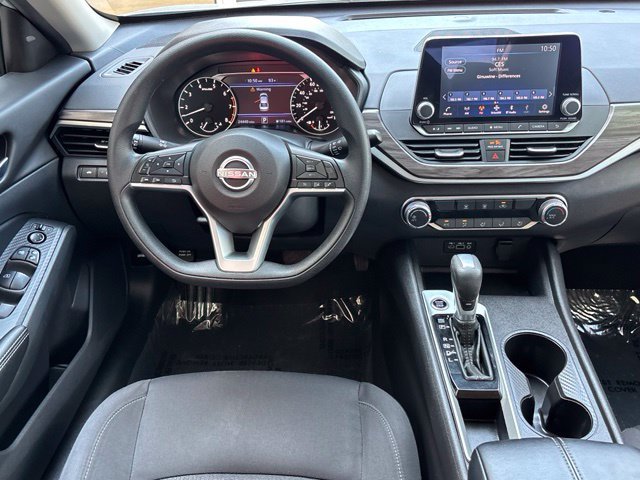 Used 2025 Nissan Altima 2.5 SV FWD image 13