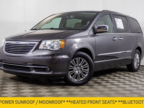 Used 2016 Chrysler Town & Country Touring-L w/ Driver Convenience Group image 2