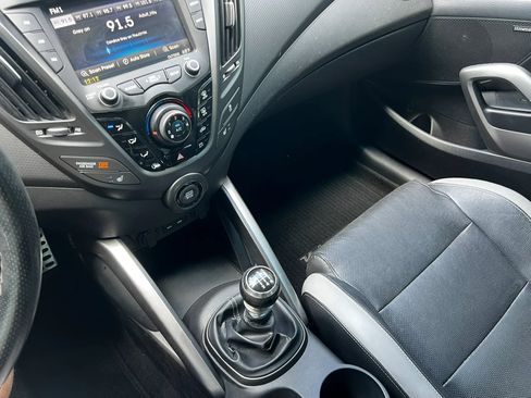 Used 2016 Hyundai Veloster Turbo FWD image 13