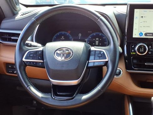 Used 2023 Toyota Highlander Platinum FWD image 10