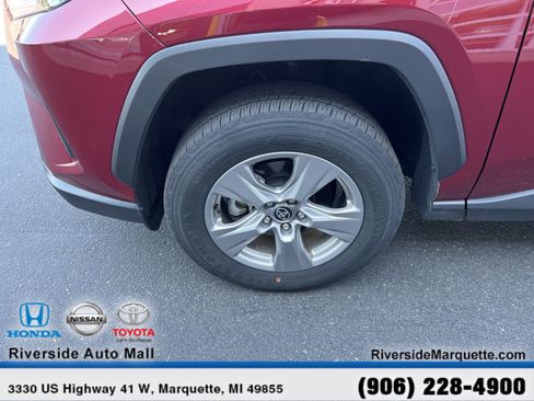 Used 2025 Toyota RAV4 XLE AWD/4WD image 11